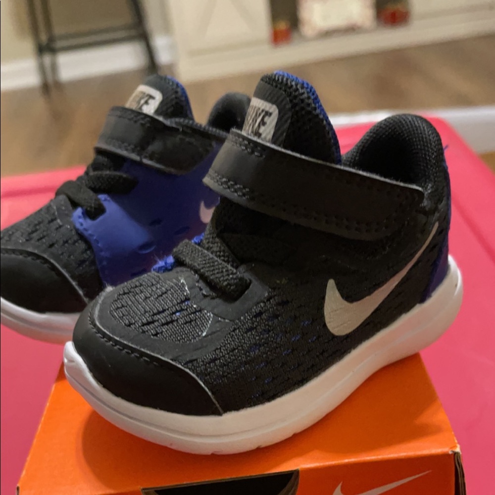 Baby Nike tennis shoes size 3C